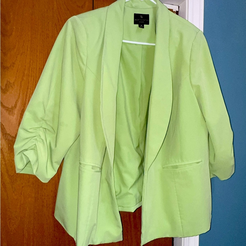 Size 20/1x Worthington Women’s pant suit. Light green color.
